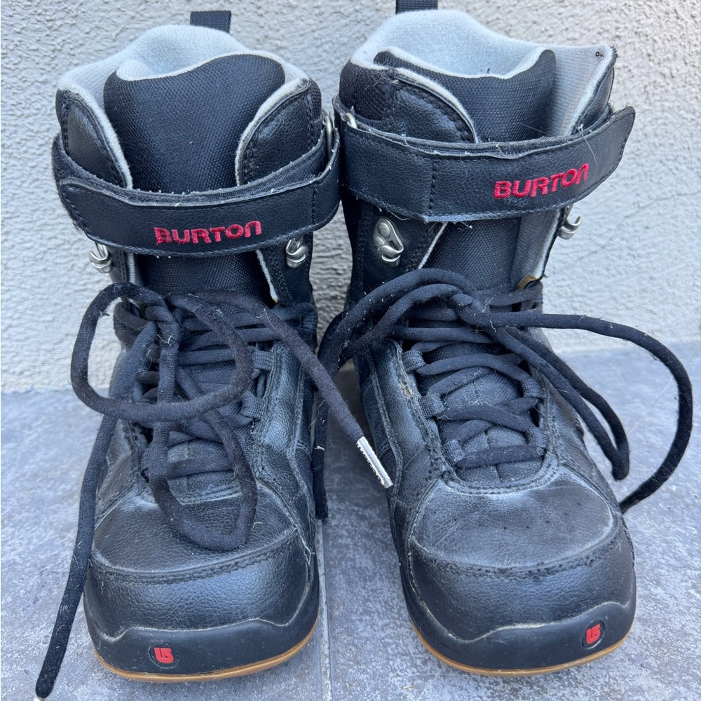 Burton Big Kids Snowboard boots Freestyle size 6